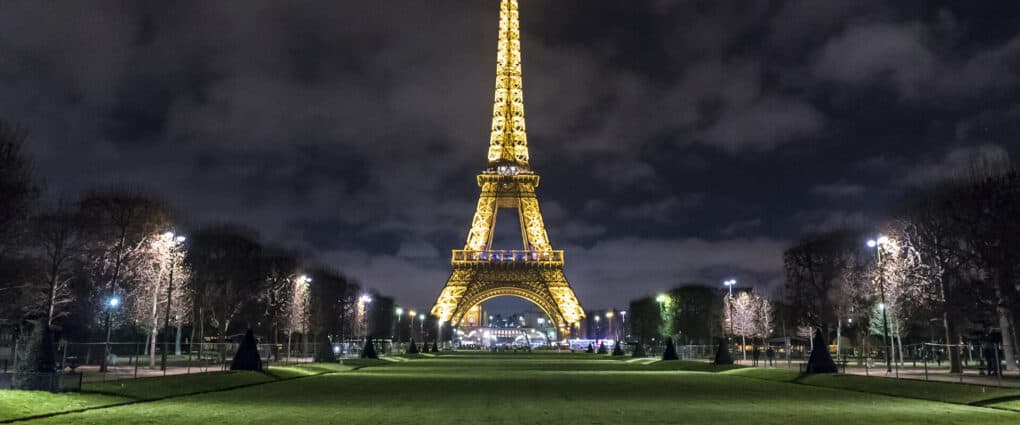 eiffel tower night view 1920